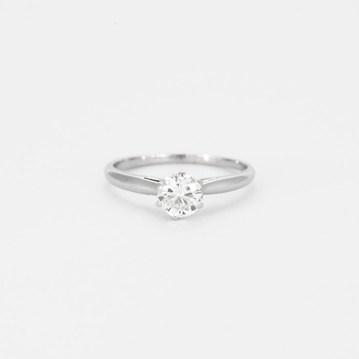 Solitaire ring in white gold and diamond