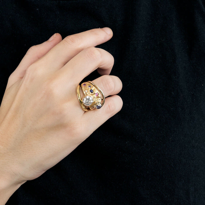 Modernist ring in yellow gold and 2.03 carat diamond