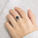 Bague 55 Bague marguerite en or gris saphir et diamants 58 Facettes DV1101-28-55-2