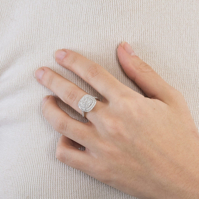 Bague en or gris et diamants