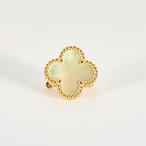 Boucles d'oreilles VAN CLEEF & ARPELS - Alhambra - Boucles d'oreilles nacre et or jaune 58 Facettes DV0830-3