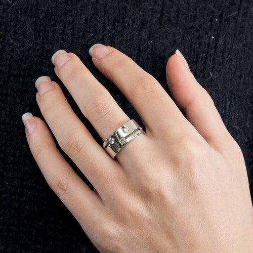 Bague 56 CAREL - Large anneau en or gris et diamants 58 Facettes DV1488-6-56-3