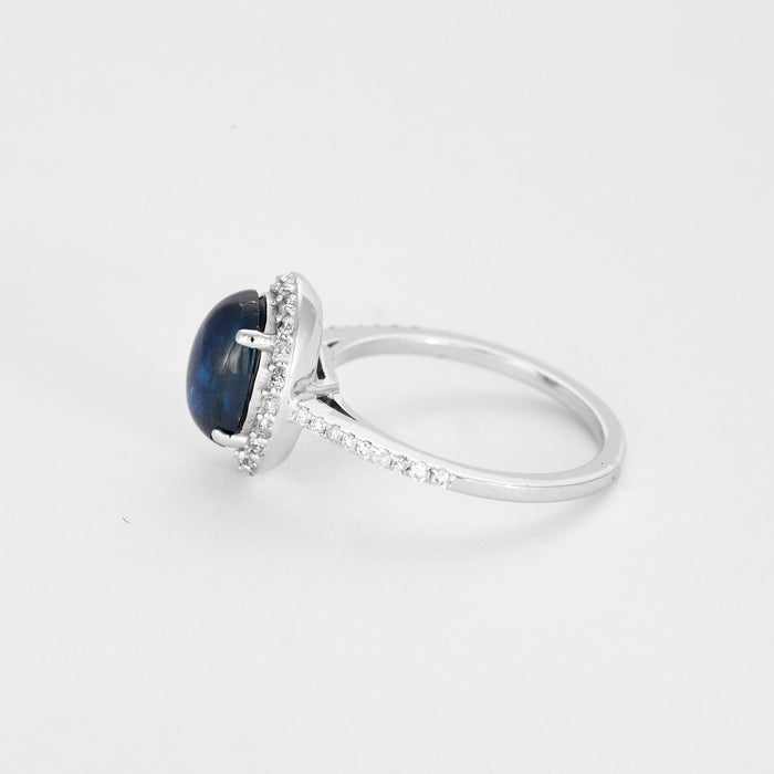 Bague 54.5 Bague or blanc, saphir cabochon et pavage de diamants 58 Facettes DV0125-8-545-2