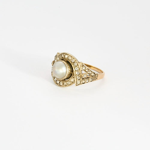Bague Art déco, deux ors, perle bouton et diamants