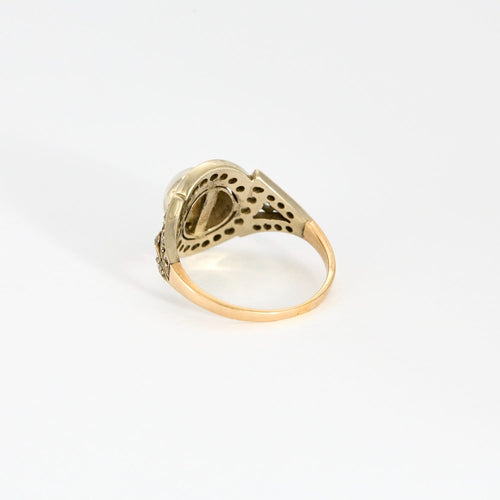 Bague Art déco, deux ors, perle bouton et diamants