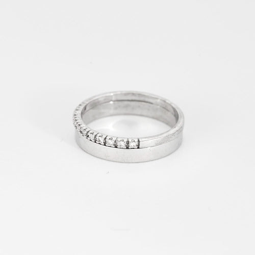 56 Bague demi-alliance en or blanc et diamants 58 Facettes DV9986-5-56-3