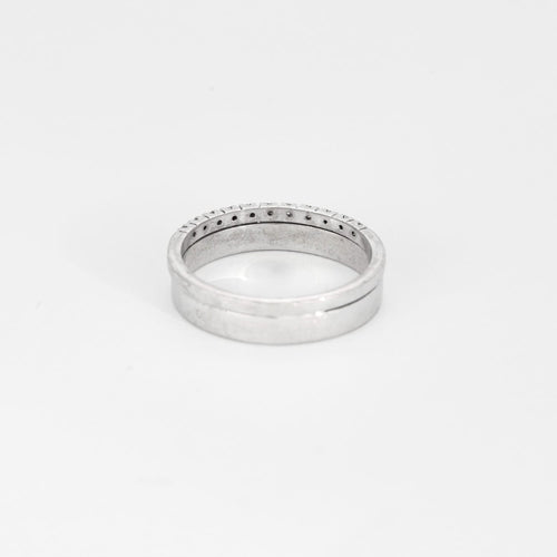 Bague demi-alliance en or blanc et diamants