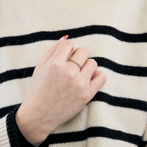 Bague 50 DE BEERS - Eternité Aura - Alliance en or blanc et diamants 58 Facettes DV11653-1-50-2