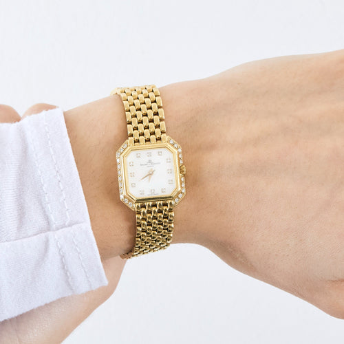 BAUME & MERCIER - Montre or jaune, nacre et diamants