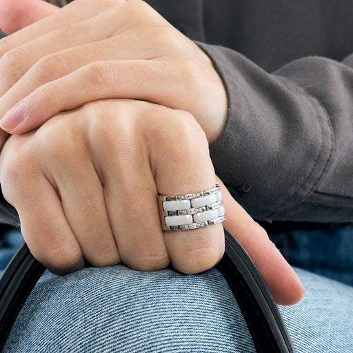 Bague 52 CHANEL - ULTRA - Bague céramique blanche, or gris et diamants. 58 Facettes DV11960-2-52-1