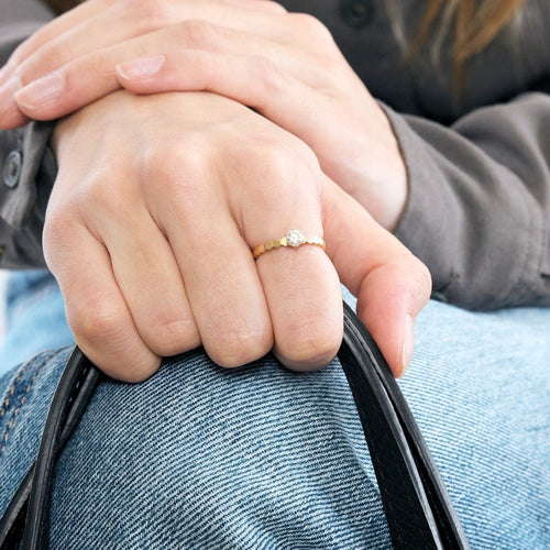 Bague 50 CHAUMET - Bague Solitaire Bee my Love or rose et diamants 58 Facettes DV7745-2