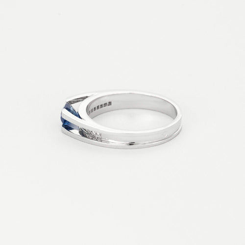 Bague 53 Bague en or gris saphir et diamants 58 Facettes DV5390-10-53-10