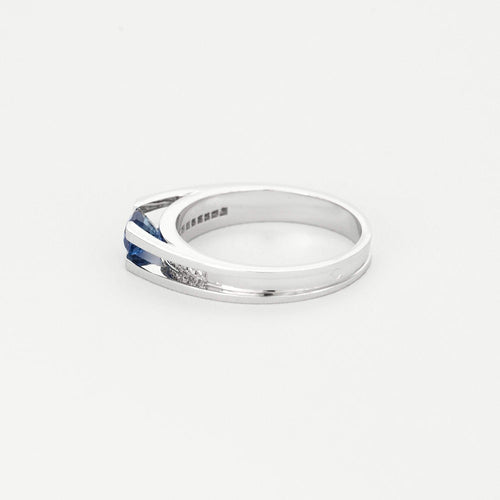 Bague 53 Bague en or gris saphir et diamants 58 Facettes DV5390-10-53-10