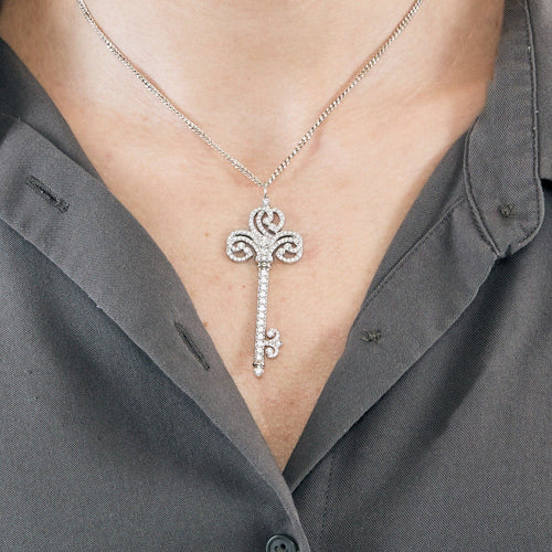 Pendentif TIFFANY - Fleur de lys - Pendentif Clef platine et diamants 58 Facettes DV0707-3