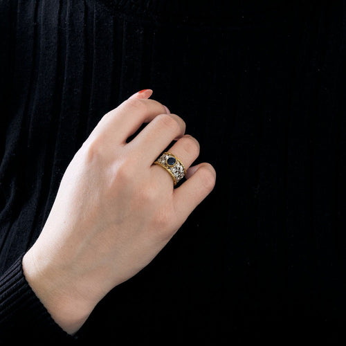 Bague 45.5 BUCCELLATI - Bague bandeau ciselée et ajourée à motif de dentelle en or jaune, blanc, diamants et saphir 58 Facettes DV4479-3-455-2