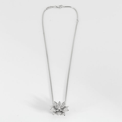 VAN CLEEF & ARPELS - Clip pendentif lotus - moyen modèle - Clip pendentif en or blanc et diamants 58 Facettes DV4479-6