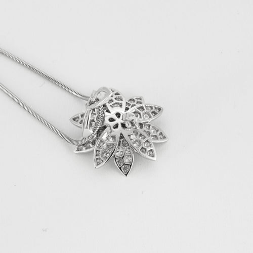 VAN CLEEF & ARPELS - Clip pendentif lotus - moyen modèle - Clip pendentif en or blanc et diamants 58 Facettes DV4479-6