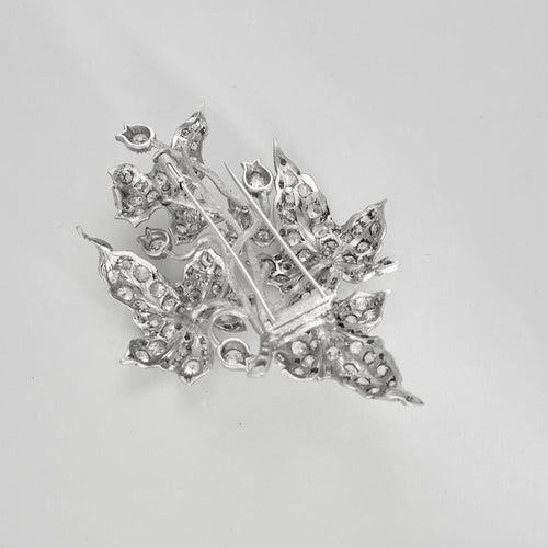 Broche Magnifique broche en or blanc 18K (750 millièmes) issue de la transformation d’un diadème en or blanc et diamants 58 Facettes DV4479-13