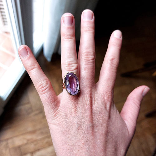 Bague en or jaune et améthyste