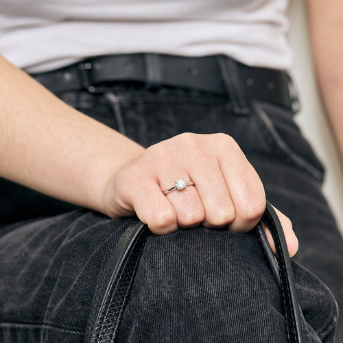 Bague 51 CARTIER - 1985 - Solitaire en platine et diamant 58 Facettes DV13892-5-51-2