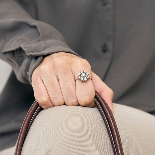 Bague 54.5 Bague marguerite en or blanc, platine et diamants 58 Facettes DV14304-1-545-2