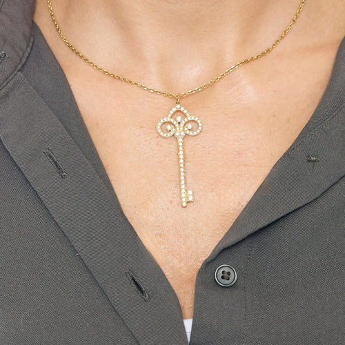 Pendentif Tiffany & Co - Clé Fleur de Lys - grand modèle - Pendentif en or jaune et diamants 58 Facettes DV15606-1