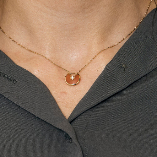 Collier CARTIER - Amulette - Collier en or jaune, cornaline et diamants 58 Facettes DV15656-5