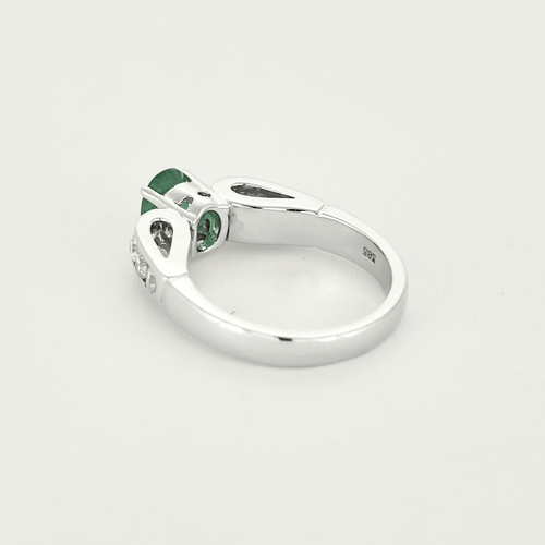 Bague 53 Bague en or gris, émeraude et diamants 58 Facettes DV16304-1