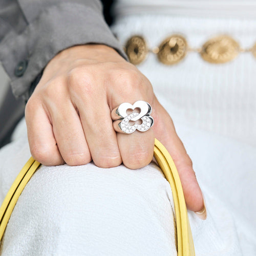 Bague 55 POIRAY - Sceau de coeurs - Bague en or blanc et diamants 58 Facettes DV15694-1