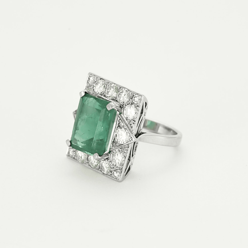 Bague en or gris , émeraude et diamants