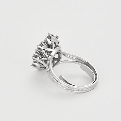 Bague marguerite en platine, or blanc et diamants