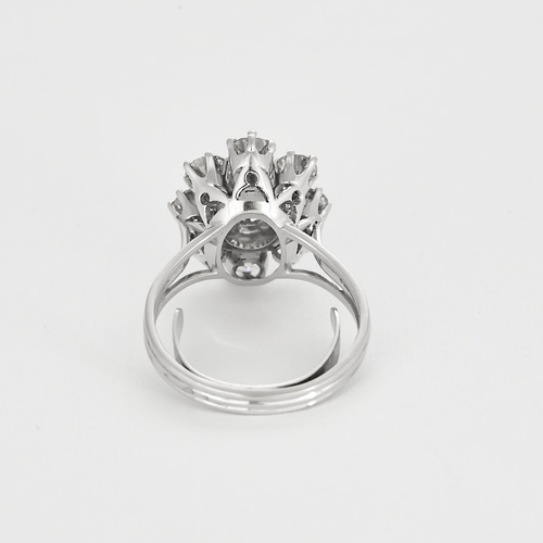 Bague marguerite en platine, or blanc et diamants