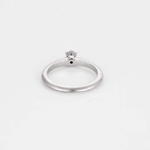 Bague 52 Tiffany & Co. Bague Solitaire en platine et diamant 58 Facettes DV17242-1