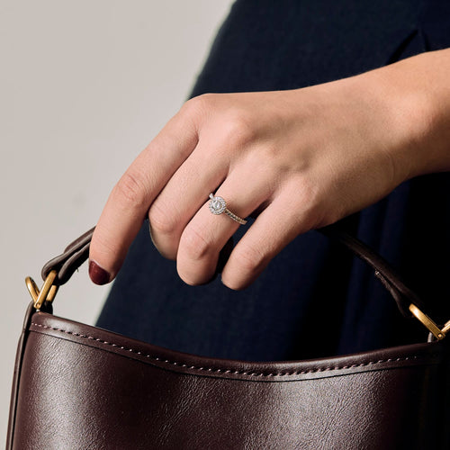 DE BEERS - AURA - Bague Solitaire en platine et diamants