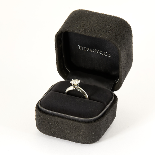 TIFFANY & CO - Bague solitaire platine et diamant