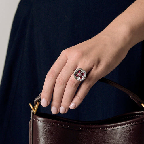 Bague 54 Bague "Fleur" en or gris, rubis et diamants 58 Facettes DV0870-4-54-24