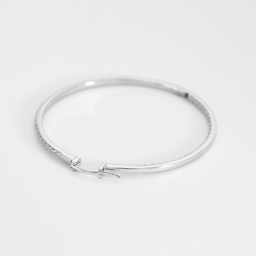 Paire d'anneaux d'oreilles en or blanc et diamants 58 Facettes DV17385-4