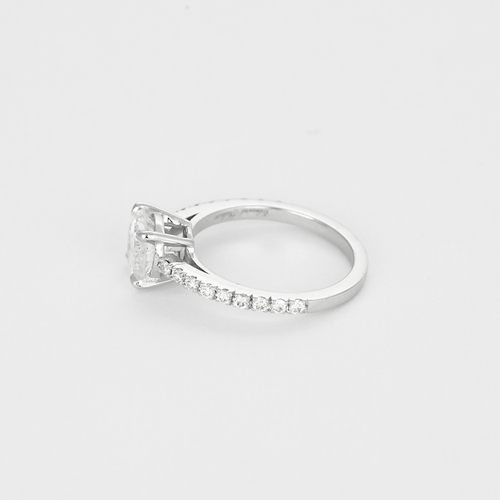 Bague solitaire en or gris et diamants