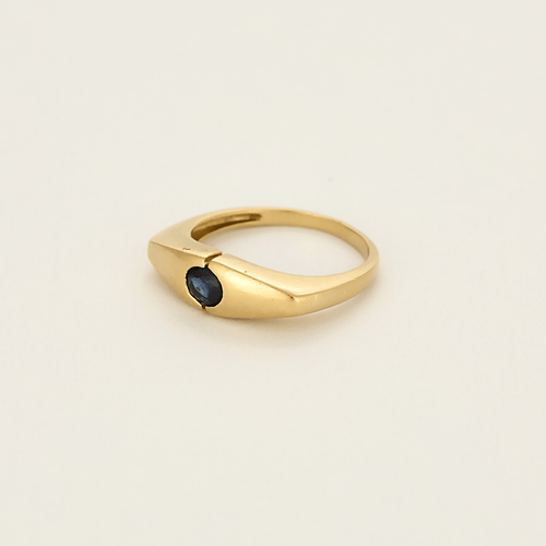 Bague en or jaune et saphir