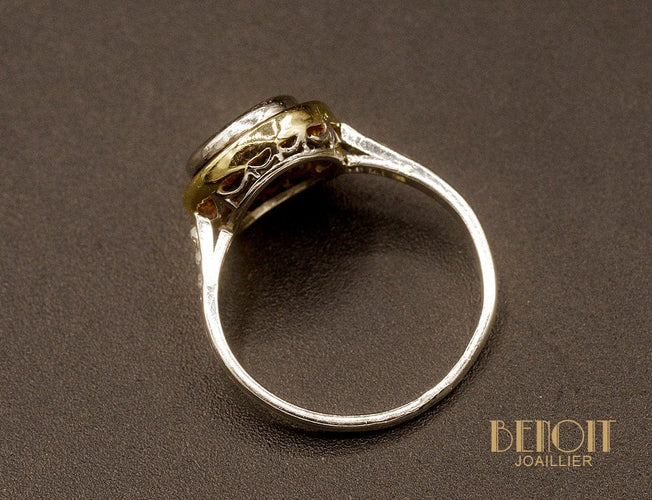 Bague 49.5 Bague Art déco entourage en platine, or jaune, diamants et rubis calibrés 58 Facettes A10098