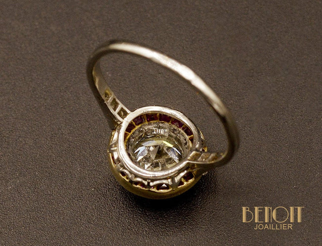 Bague 49.5 Bague Art déco entourage en platine, or jaune, diamants et rubis calibrés 58 Facettes A10098