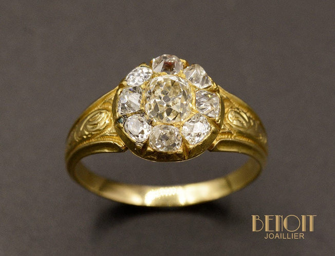 Bague 59 Bague marguerite ancienne en or jaune 750 et diamants 58 Facettes A10234