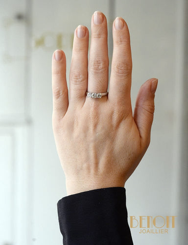 Bague 56 Bague trilogie en or blanc et diamants 58 Facettes A10878