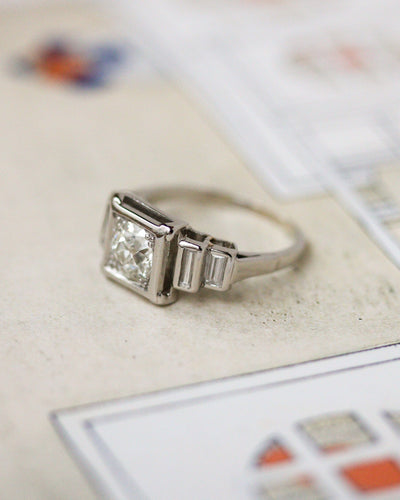 Prsten 53.5 Prsten Soliter Art Deco modernistički u Platinum i dijamantima 58 Facettes A11904