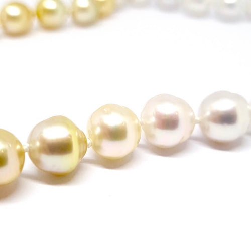 Necklace Golden and white pearl necklace in 18-carat yellow gold 58 Facettes