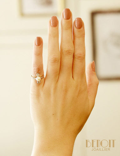 Bague 46 Bague trilogie perle fine en or jaune et diamants 58 Facettes A9886