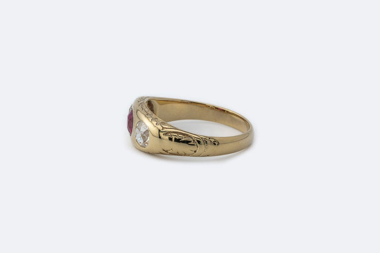 Bague Oro Giallo / 16 Bague ancienne en or jaune 18 kt avec rubis et diamants 58 Facettes anl784