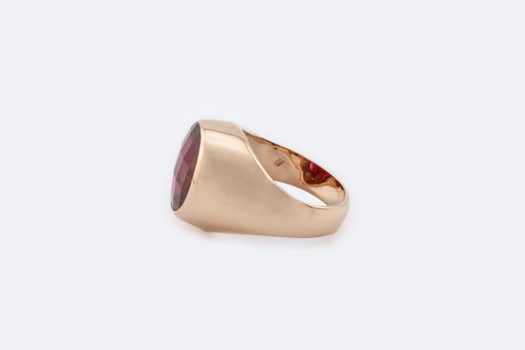 Bague Chevalière en or jaune 18 ct avec spinelle rouge 58 Facettes anl855
