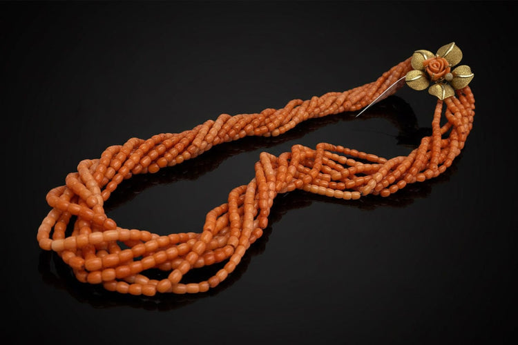 Collier Collier en corail, fermoir en or jaune 18 carats 58 Facettes