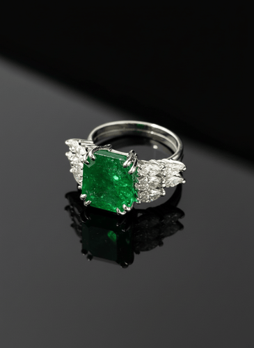Bague 56 Bague - Émeraude naturelle 6,87 ct et diamants en or blanc 18K 58 Facettes